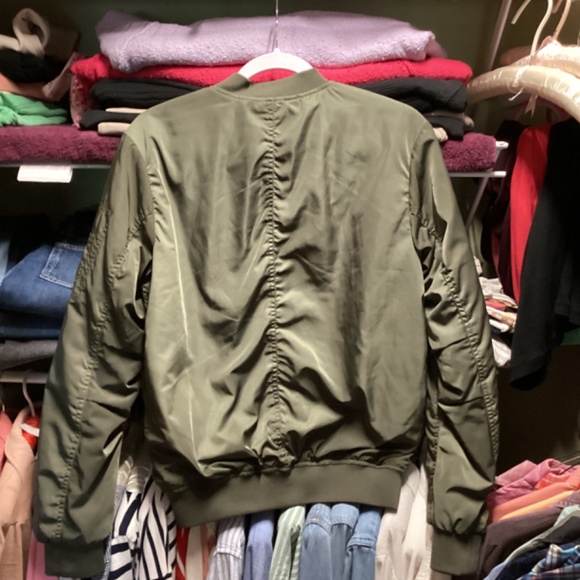 Like New H&M Oversized Bomber Jacket * Small/2* Army Green with Orange Lining - Picture 2 of 8